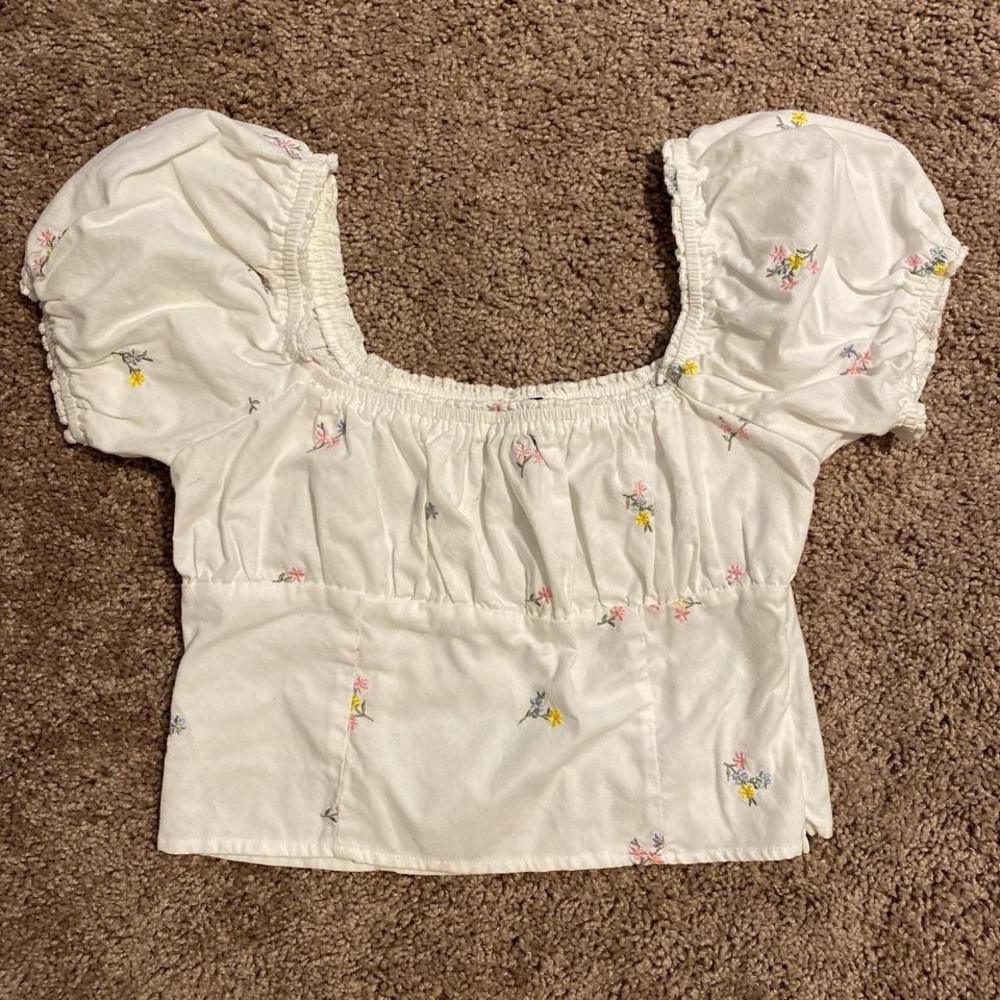 ‼️SOLD‼️ Forever 21 White Floral Puff Sleeve Blouse